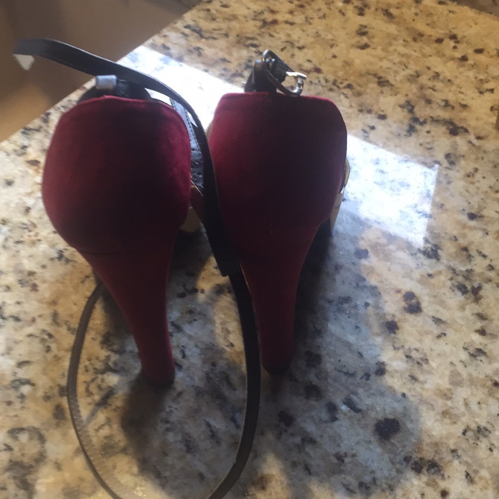 Shoes - Picture 2 of 3